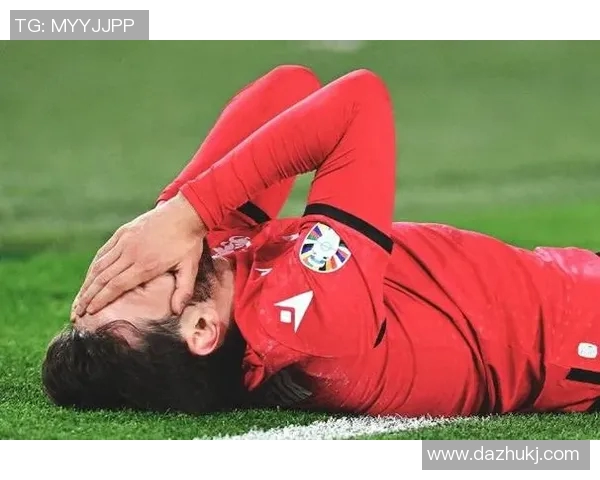 足球明星点球失误引发热议球迷心碎瞬间成焦点 足球明星点球失误引发热议球迷心碎瞬间成焦点